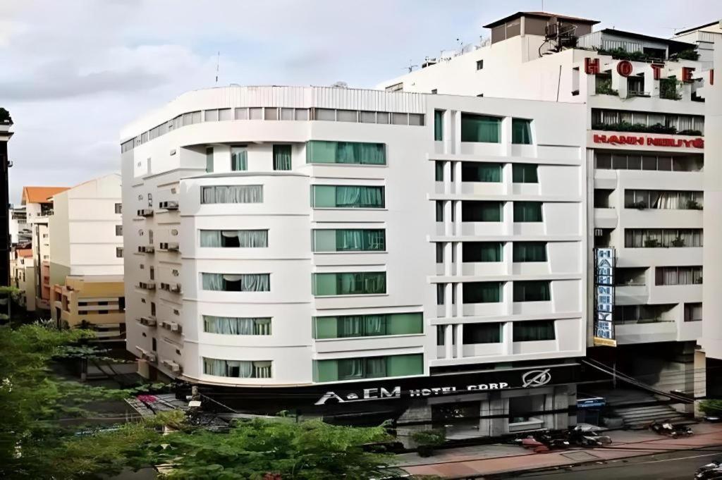 The White Hotel 8A Thai Van Lung Ho Chi Minh City Exterior photo