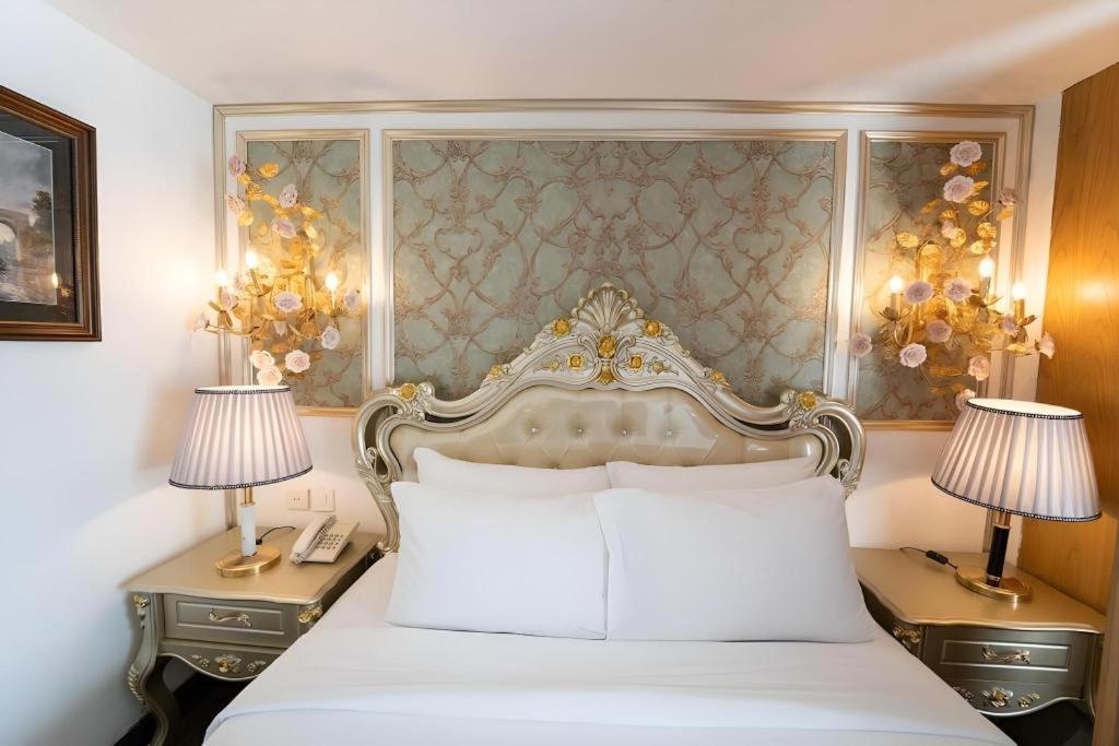 The White Hotel 8A Thai Van Lung Ho Chi Minh City Exterior photo