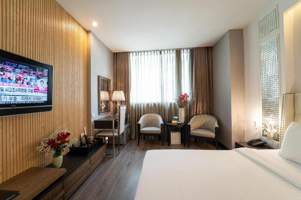 The White Hotel 8A Thai Van Lung Ho Chi Minh City Exterior photo