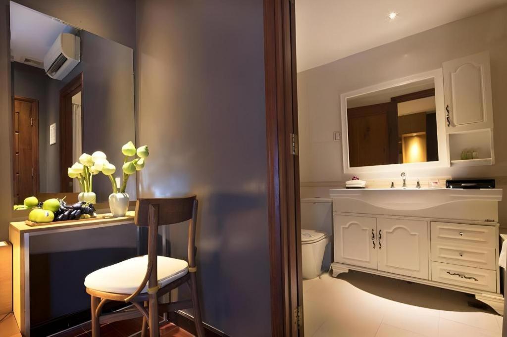 The White Hotel 8A Thai Van Lung Ho Chi Minh City Exterior photo