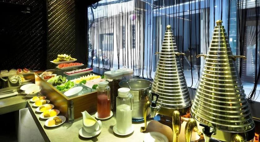 The White Hotel 8A Thai Van Lung Ho Chi Minh City Exterior photo