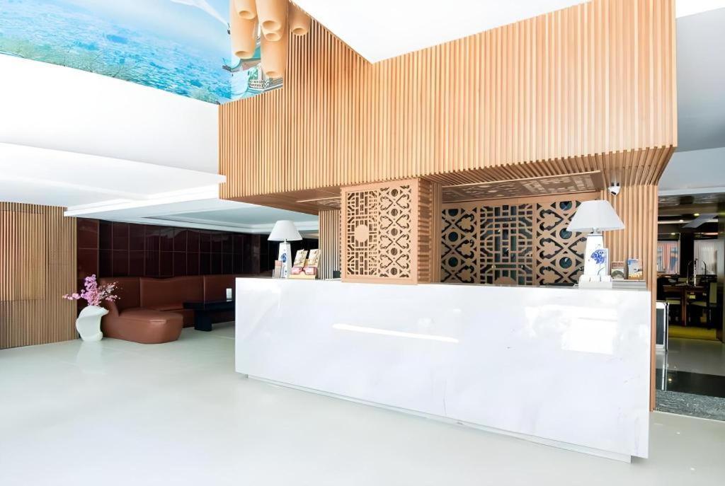 The White Hotel 8A Thai Van Lung Ho Chi Minh City Exterior photo